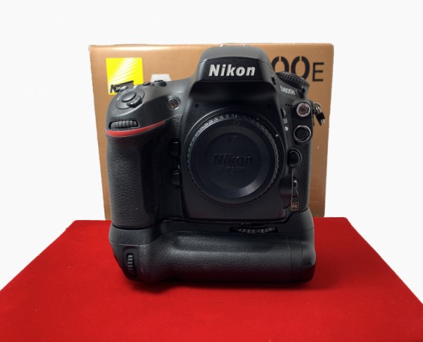 [USED-PJ33] Nikon D800E Body (SC:41K) + MB-D12 Battery Grip, 85% Like New Condition (S/N:8006102)