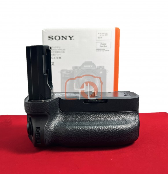 [USED-PJ33] Sony VG-C3EM Battery Grip (For Sony A7 Mark III Series) , 90% Like New Condition (S/N:3334014)