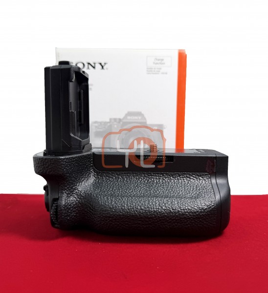 [USED-PJ33] Sony VG-C4EM Battery Grip, 90% Condition Like New (S/N:3337161)
