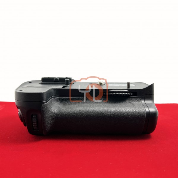 [USED-PJ33] Nikon MB-D11 Battery Grip For D7000, 90% Like New Condition (S/N:2068223)