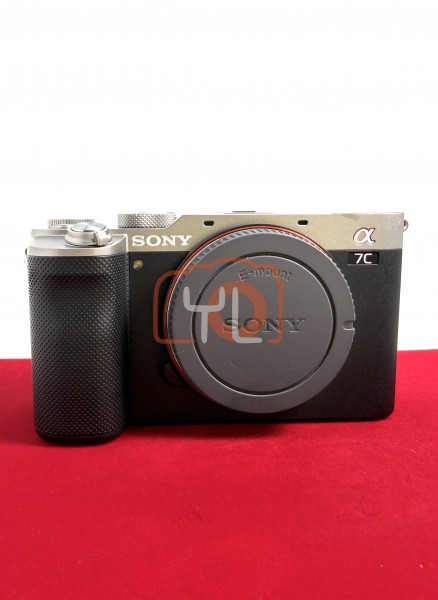 [USED-PJ33] Sony A7C Body (Silver) ,90% Like New Condition (S/N:7225707)