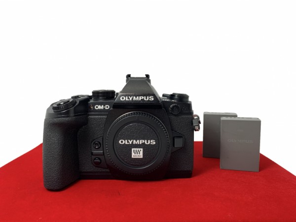 [USED @ YL LOW YAT]-Olympus E-M1 Body (Black),75% Like New Condition (S/N:BHP227821)