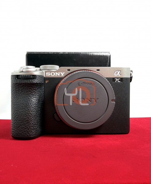 [USED-PJ33] Sony A7C II / A7C2 Body Silver (Shutter Count:5.6K) , 95% Like New Condition (S/N:2776636)