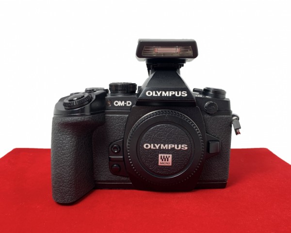 [USED-PJ33] Olympus E-M1 Body (Black), 90% Like New Condition (S/N:BHP323279)