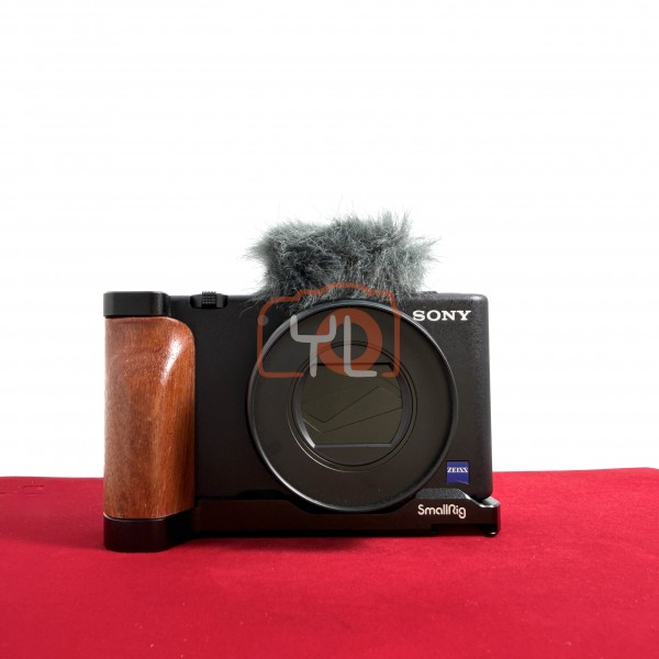 [USED-PJ33] Sony ZV-1 Digital Camera + Handgrip, 90% Like New Condition (S/N:4953045)