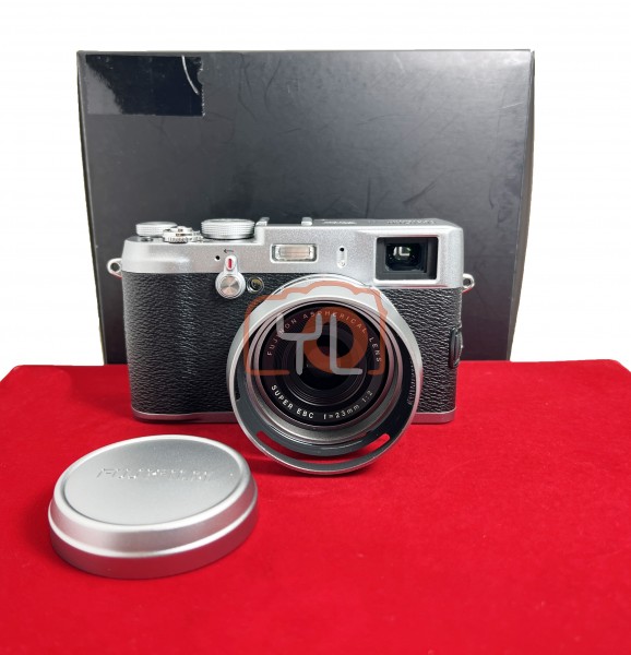 [USED-PJ33] Fujifilm X100 Camera (Silver) , 95% Like New Condition (S/N:12M10200)