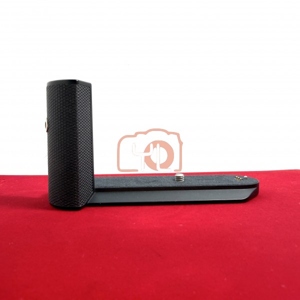 [USED-PJ33] Leica Q3 HG-DC1 Wireless Charging Handgrip 19530, 90% Condition Like New
