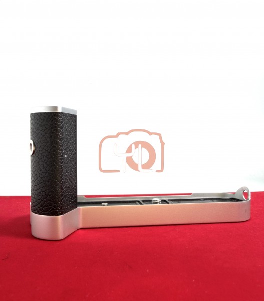 [USED-PJ33] Leica Handgrip Silver 24019 ( M10,M10M,M10R & M10P) , 90% Like New Condition