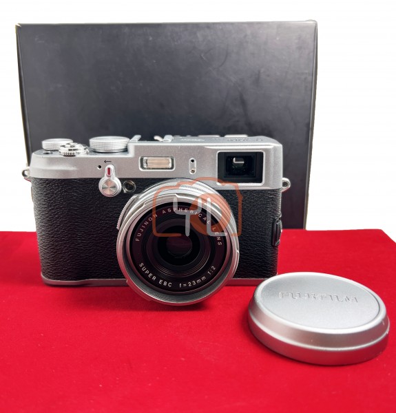 [USED-PJ33] Fujifilm X100 Camera (Silver) , 85% Like New Condition (S/N:13M04781)