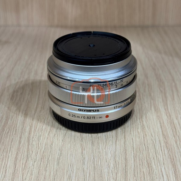 [USED-LowYat G1] Olympus 17mm F1.8 M.Zuiko (Silver), 95% Like New Condition (S/N:AC1A03418)