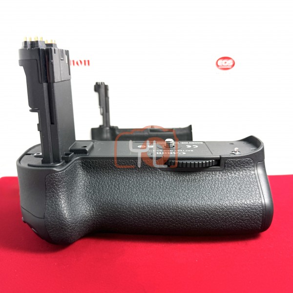 [USED-PJ33] Canon BG-E11 Battery Grip For EOS 5D Mark III,EOS 5DS & EOS 5DSR , 95%LIKE New Condition (S/N:0801018763)