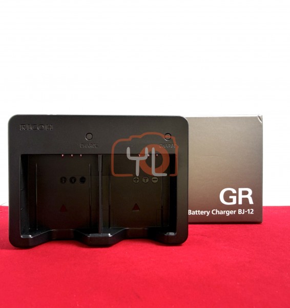 [USED-PJ33] Ricoh BJ-12 Battery Charger For DB-120 Battery (GR4,GR4 HDF, GR4 Mono), 95% Like New Condition .