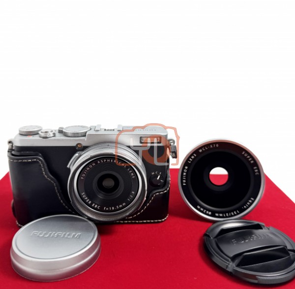 [USED-PJ33] Fujifilm X70 Digital Camera + WCL-X70 Wide Conversion, 80% Condition Like New (S/N:122313)