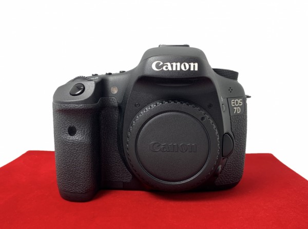 [USED-PJ33] Canon Eos 7D Body, 95% Like New Condition (S/N:3781517623)