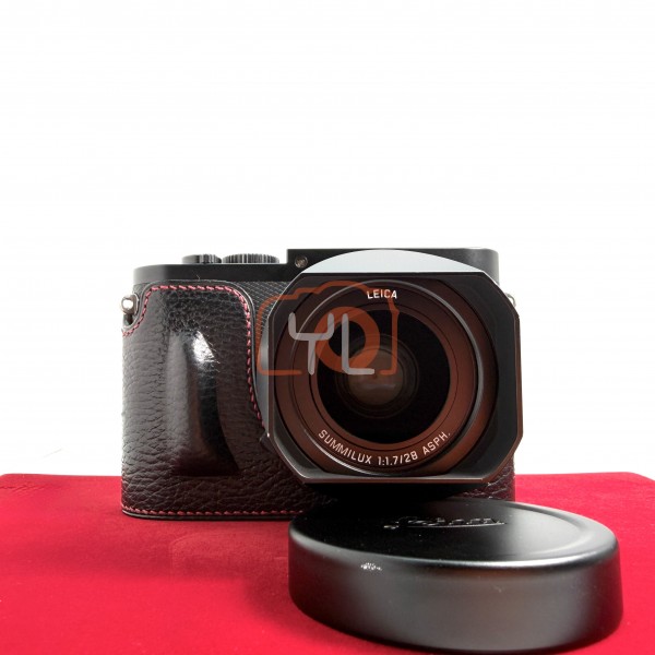 [USED-PJ33] Leica Q Camera + 1 Extra Battery & Leather Case , 95% Like New Condition (S/N:5222008)